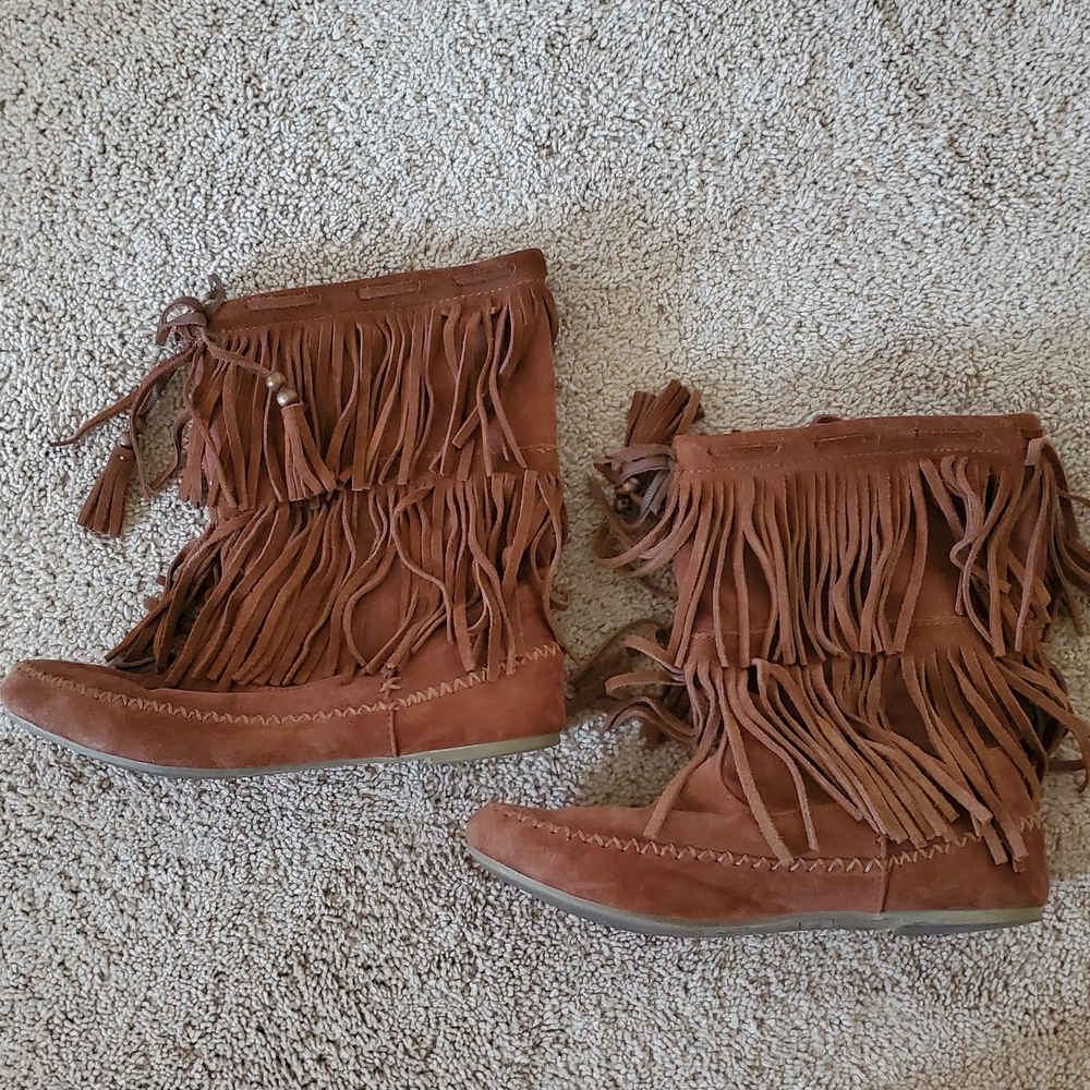 Fringe Suede Moccasin Boots - Tan